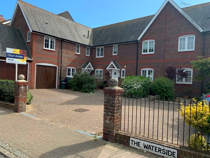 3 Bedroom Mews To Rent In River Road, Littlehampton, BN17