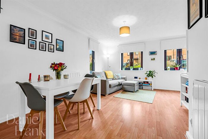 2 Bedroom Flat For Sale In Cedar Close, Buckhurst Hill, IG9