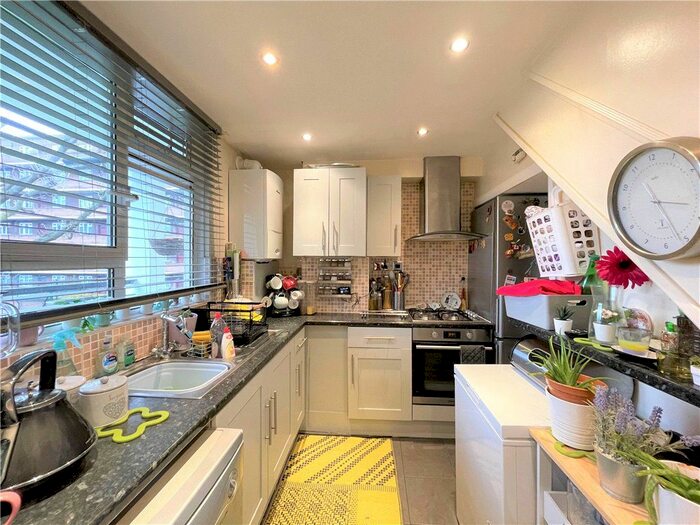 3 Bedroom Flat To Rent In Walworth Place, London, SE17