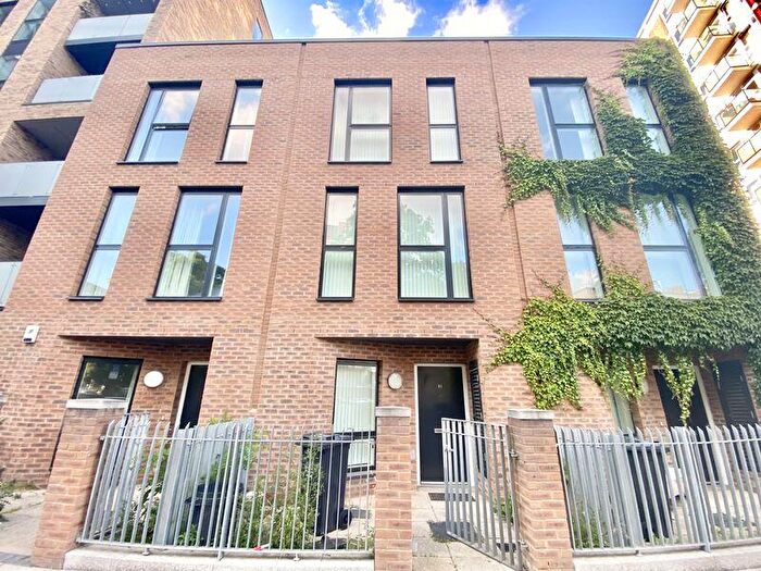 4 Bedroom Terraced House To Rent In Whiston Road, London, E2