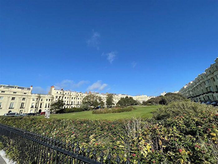 2 Bedroom Flat To Rent In Brunswick Place, Hove, BN3