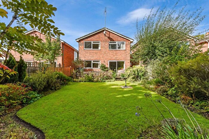 4 Bedroom Detached House For Sale In Finchmead Lane, Petersfield, Hampshire, GU32