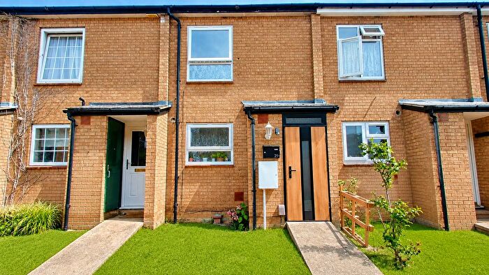 3 Bedroom Terraced House For Sale In Maple Road, Rushden, NN10