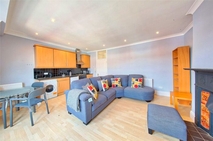 1 Bedroom Flat To Rent In Richmond Road, Twickenham, TW1
