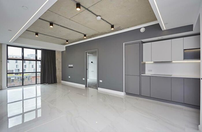 2 Bedroom Apartment To Rent In Apt . :: One Silk Street, M4