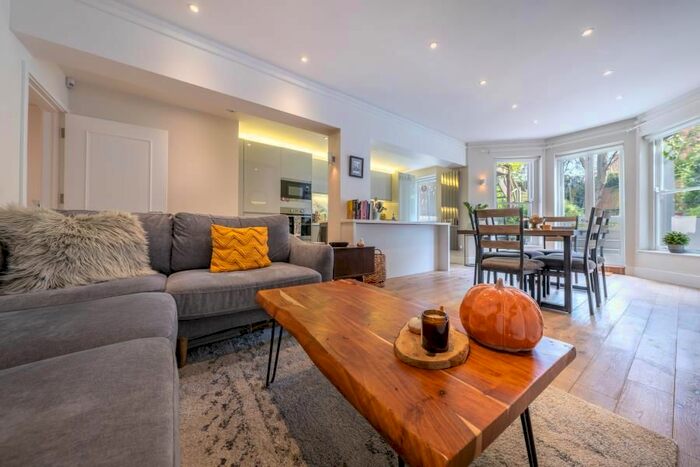 2 Bedroom Flat To Rent In Elgin Avenue, London, W9