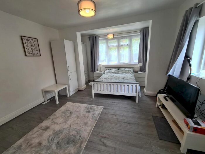 Studio To Rent In Norbury Avenue, Thornton Heath, CR7