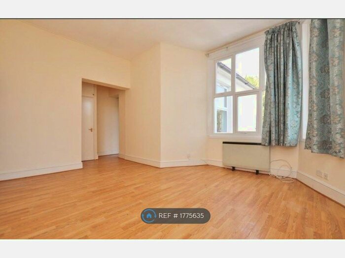 2 Bedroom Flat To Rent In London Road, Guildford, GU1