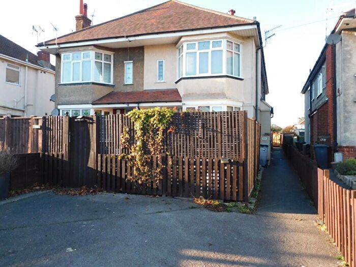 2 Bedroom Apartment For Sale In Christchurch Road, Bournemouth, BH7