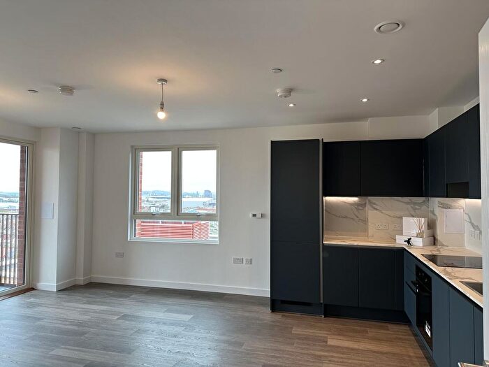 2 Bedroom Property To Rent In Horn Lane, Acton, London, W3