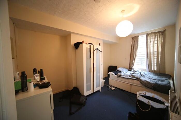 1 Bedroom Flat To Rent In Back Brudenell Mount, Hyde Park, Leeds, LS6