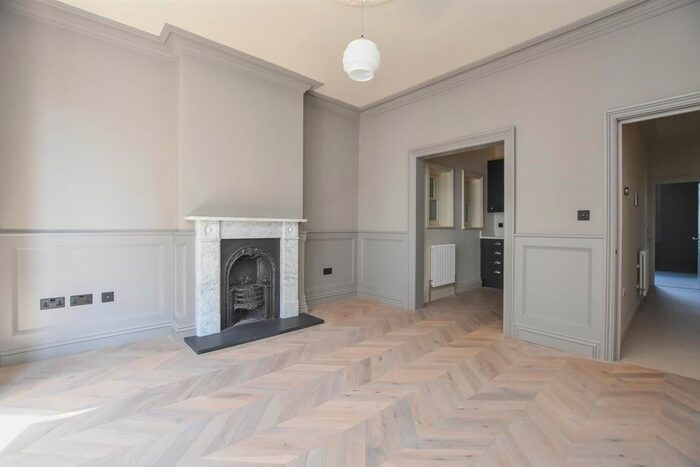 1 Bedroom Flat For Sale In High Street, Hastings, TN34