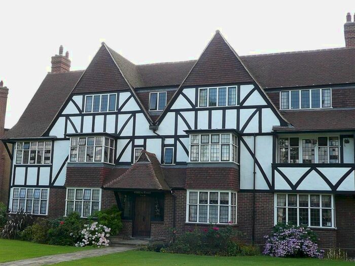 3 Bedroom Flat To Rent In Flat, Chester Court, Monks Drive, London, W3