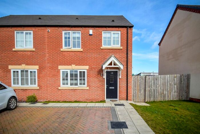 3 Bedroom Semi-Detached House To Rent In Timperley Close, Wakefield, WF1
