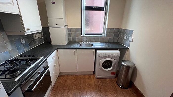 1 Bedroom Flat To Rent In Wellington Road, Fallowfield, Manchester, M14