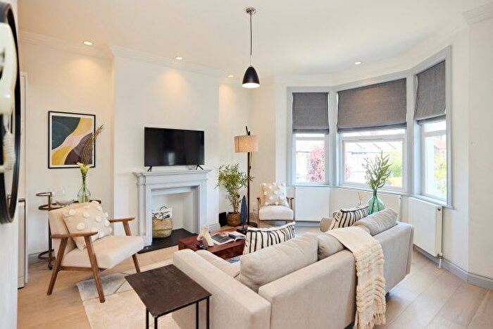 3 Bedroom Flat To Rent In Leghorn Road, London, NW10