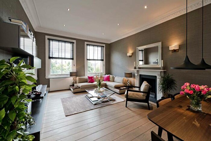 3 Bedroom Flat To Rent In Fitzjohns Avenue, London, NW3