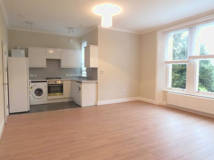 1 Bedroom Flat To Rent In The Gardens, East Dulwich, London, SE22