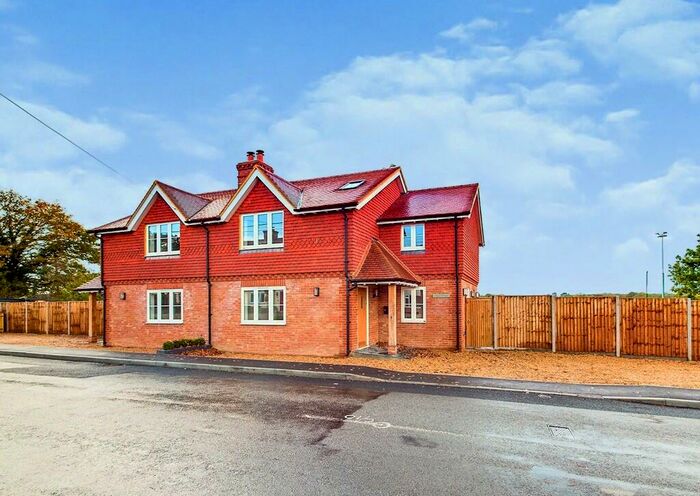 3 Bedroom Semi-Detached House For Sale In Dunsfold Road, Alfold, GU6