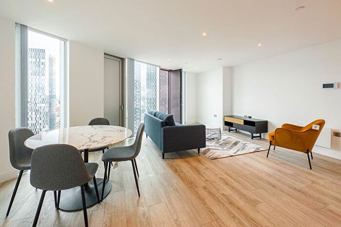 2 Bedroom Flat To Rent In Thr, Silvercroft Street, Manchester, M15