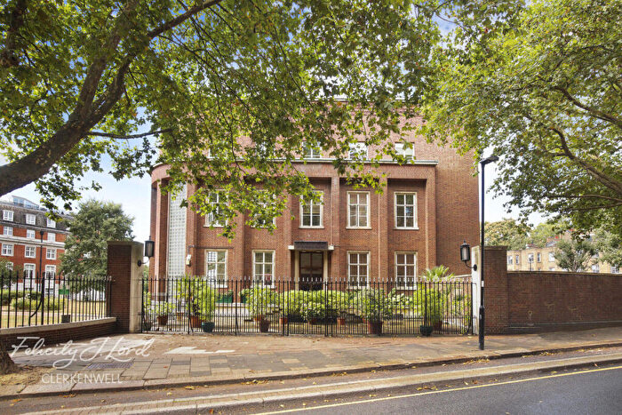 2 Bedroom Apartment For Sale In Rosebery Avenue, London, EC1R