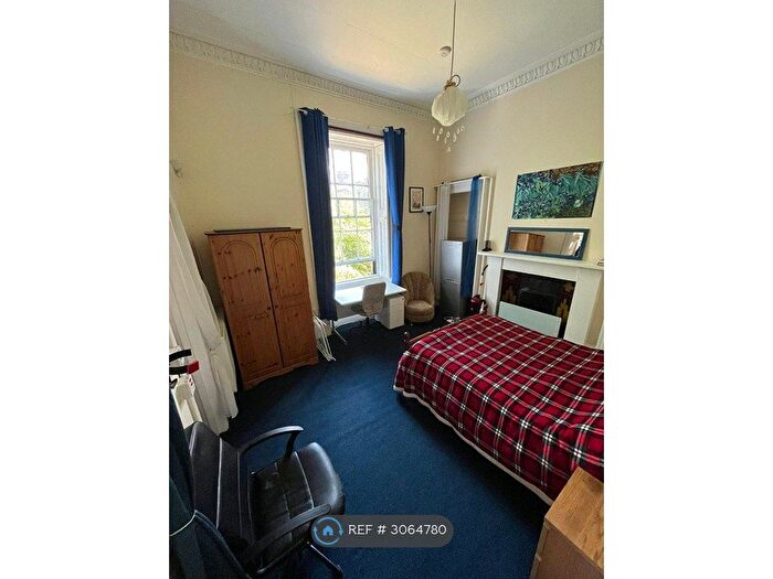 Studio To Rent In Hillhead, Glasgow, G12