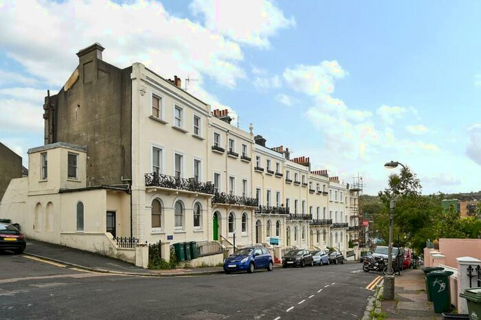 1 Bedroom Apartment To Rent In Roundhill Crescent, Brighton, BN2