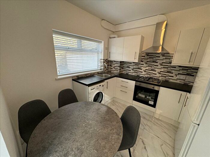 4 Bedroom Flat To Rent In Willesden Lane, London, NW6