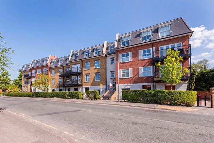 2 Bedroom Flat For Sale In Amber Place, Oldfield Road, Maidenhead, SL6