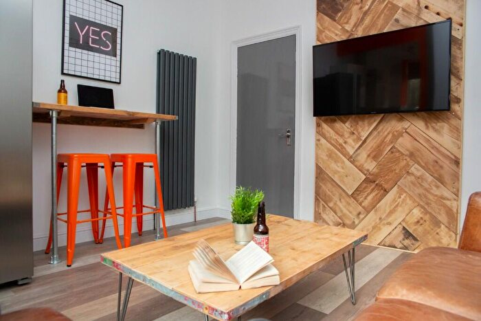 5 Bedroom Terraced House To Rent In Cemetery Avenue, Sheffield, - Open To Student And Sharers, S11