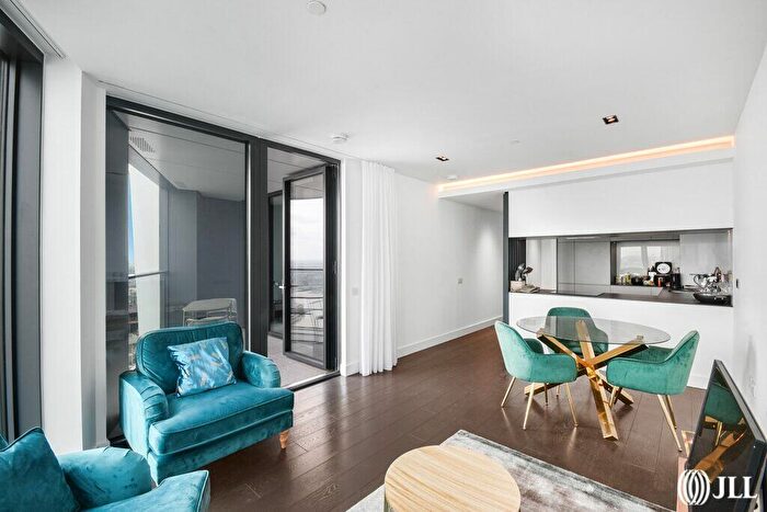 2 Bedroom Flat To Rent In Amory Tower, London, E14