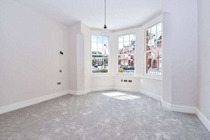 3 Bedroom Flat For Sale In Milton Park, Highgate, London, N6