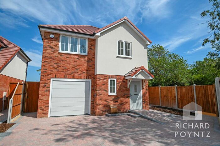 4 Bedroom Detached House For Sale In St. Josephs Close, Canvey Island, SS8