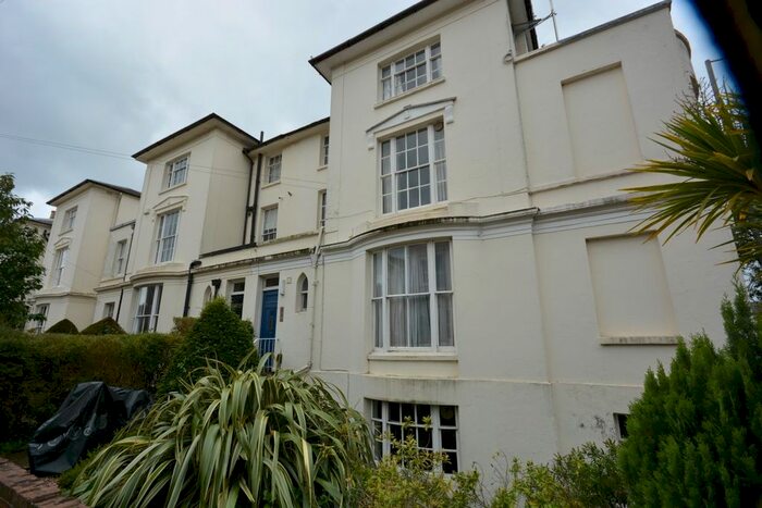 2 Bedroom Flat To Rent In Grove Hill Gardens, Tunbridge Wells, TN1