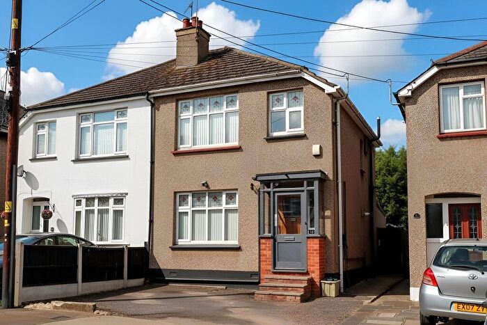 3 Bedroom Semi-Detached House For Sale In Hadleigh, SS7