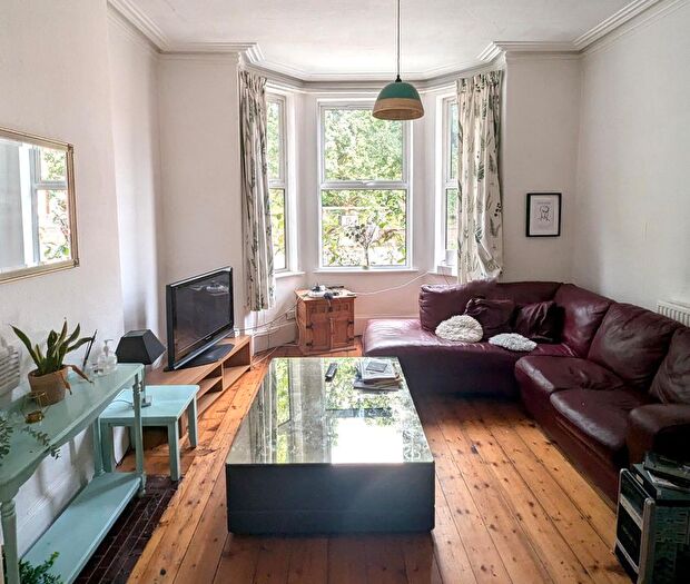 2 Bedroom Flat To Rent In Wilmslow Road, Manchester, M20
