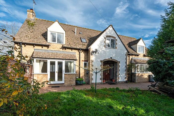 4 Bedroom Detached House To Rent In High Street, Standlake, OX29