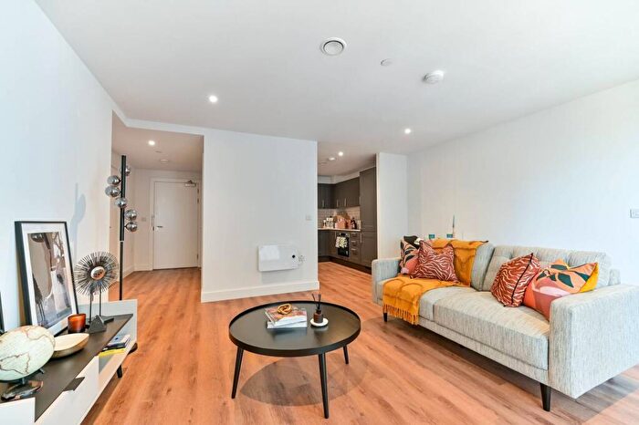 2 Bedroom Flat To Rent In Francis House, Maidenhead, SL6