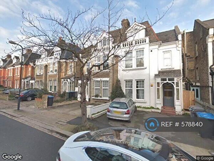 2 Bedroom Flat To Rent In Dyne Road, London, NW6