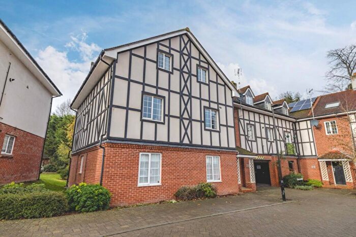 2 Bedroom Apartment For Sale In Grange Road, Chalfont St Peter, SL9