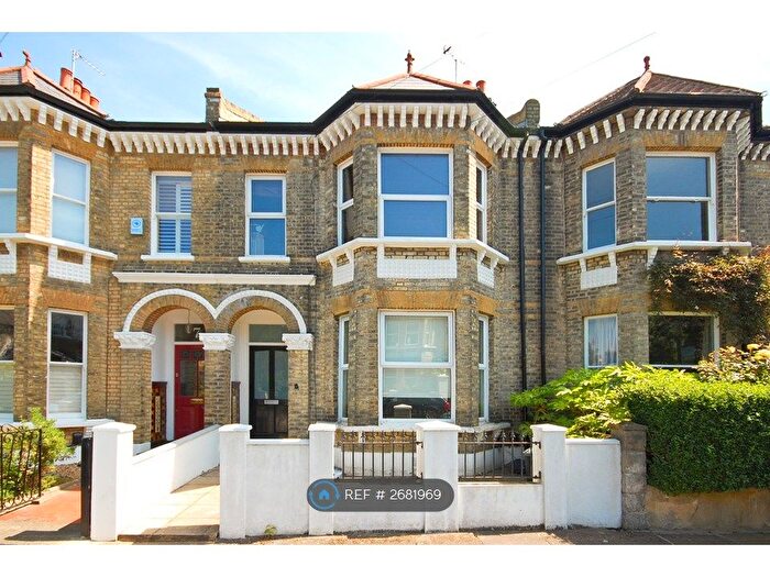 2 Bedroom Flat To Rent In Balham, London, SW17