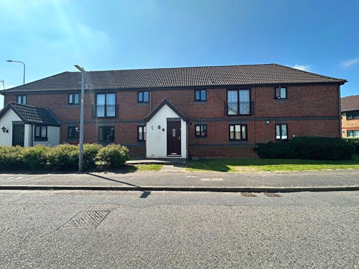 2 Bedroom Flat For Sale In Horseshoe Close, Waltham Abbey, EN9