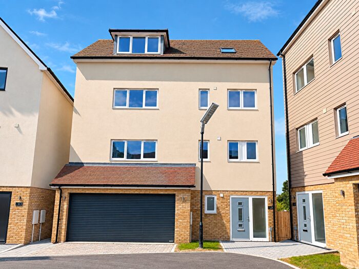 4 Bedroom Property To Rent In Waves Way, Romney Marsh, TN29