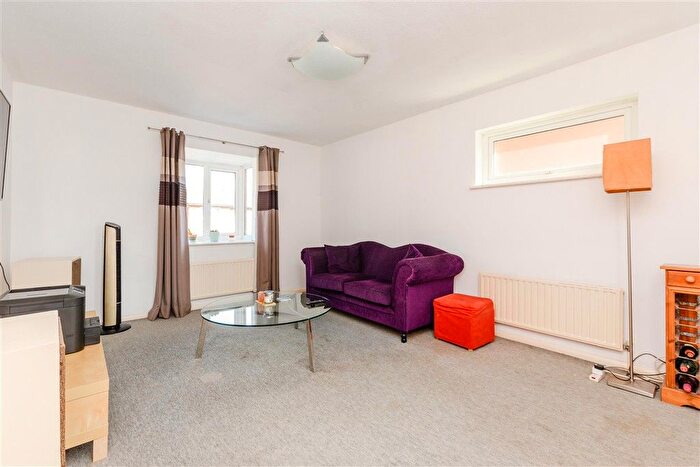 2 Bedroom Flat For Sale In Berwick Way, Sevenoaks, Kent, TN14