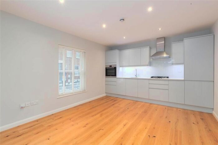 2 Bedroom Flat To Rent In Omega Street, London, SE14