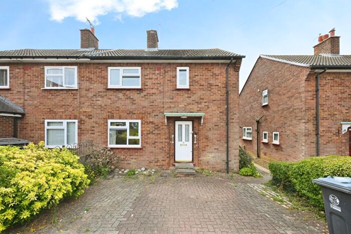 3 Bedroom Semi-Detached House For Sale In Barleycroft, Tonwell, Ware, SG12