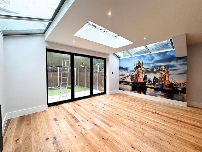 5 Bedroom Terraced House To Rent In Astbury Road, London, SE15