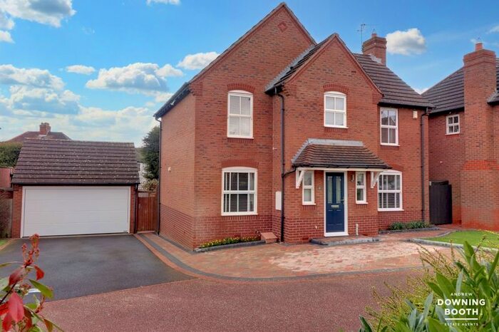 4 Bedroom Detached House For Sale In Deans Slade Drive, Lichfield, WS14