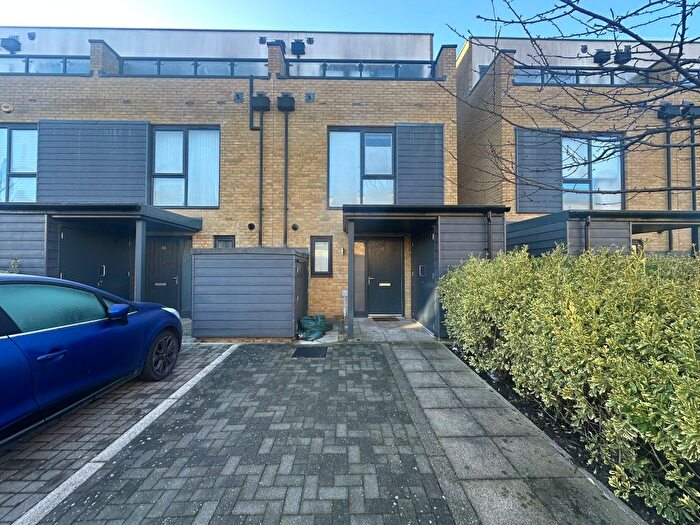 3 Bedroom Semi Detached House To Rent In Charlock Close, Romford, RM3