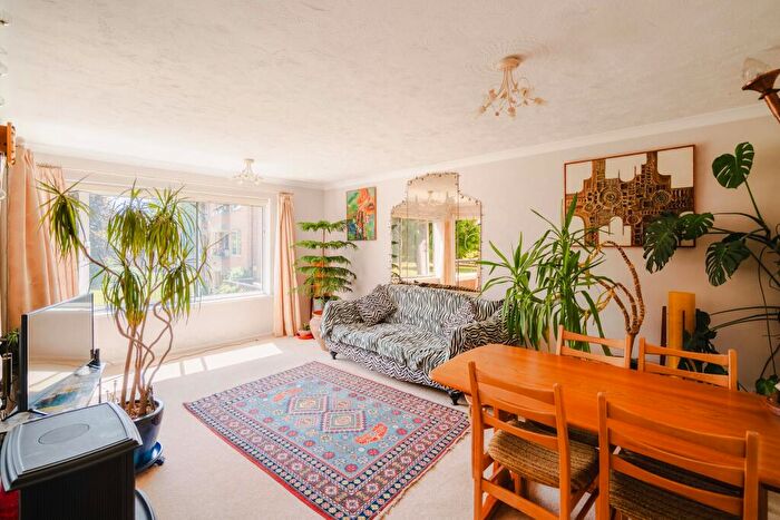 3 Bedroom Flat For Sale In Badminton, Penn Drive, Frenchay, BS16
